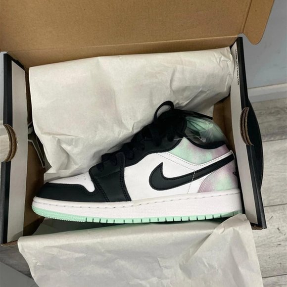 Authentic brand new Air Jordan 1 low - Picture 10 of 11